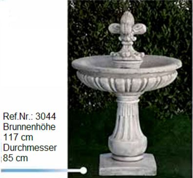 Brunnen aus Weißstein mit einer Schale und einen Zapfen als Wasserauslauf 3044