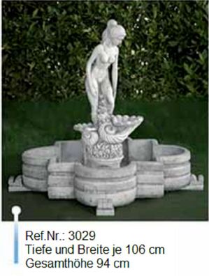 Brunnen aus Weißstein mit einer erotischen Frauenfigur als Wasserauslauf 3029