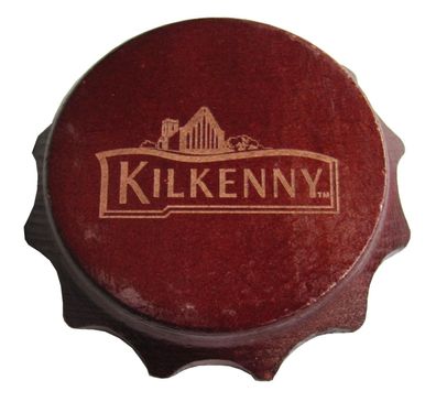 Kilkenny Brauerei . Flaschenöffner als Kronkorken aus Holz - 9 x 9 x 2 cm