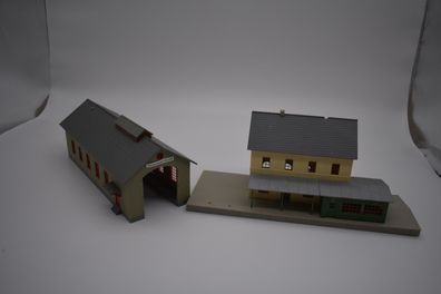 Lokschuppen und Bahnhof Modellbahn H0, Gebäude PIKO, Bastler, Ersatzteilspender