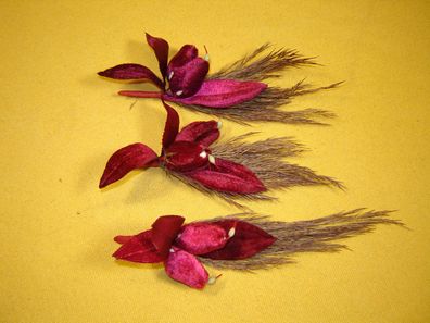 3 Stück Ansteckblüte Sträußchen Farbe cyclam braun ca 14 cm lang Hutblumen HBL8 p