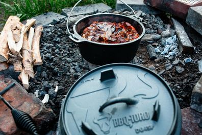 Dutch Oven Oven Topf aus Gusseisen mit Füßen 7,3L