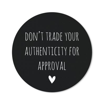 Mauspad - Englisches Zitat "Don't trade your authenticity for approval" vor einem sch