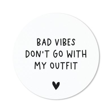 Mauspad - Englisches Zitat "Bad vibes don't go with my outfit" mit einem Herz auf sch