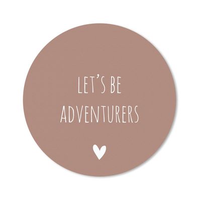 Mauspad - Englisches Zitat "Let's be adventurers" mit einem Herz auf braunem Hintergr