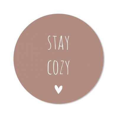 Mauspad - Englisches Zitat "Stay cozy" mit einem Herz vor braunem Hintergrund - 40x40
