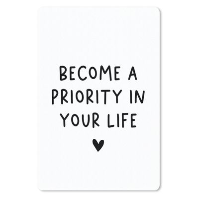 Mauspad - Englisches Zitat "Become a priority in your life" mit einem Herz auf weißem