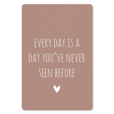 Mauspad - Englisches Zitat "Every day is a day you've never seen before" mit einem He