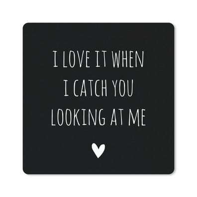 Mauspad - Englisches Zitat "I love it when I catch you looking at me" auf schwarzem H
