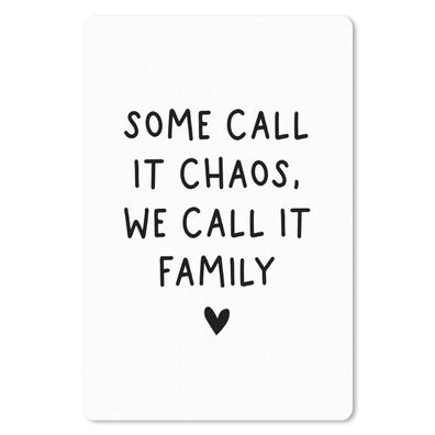 Mauspad - Englisches Zitat "Some call it chaos, we call it family" mit einem Herz auf