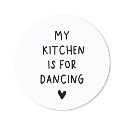 Mauspad - Englisches Zitat "My kitchen is for dancing" mit einem Herz auf weißem Hint