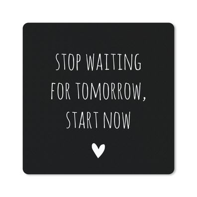Mauspad - Englisches Zitat "Stop waiting for tomorrow, start now" mit einem Herz auf