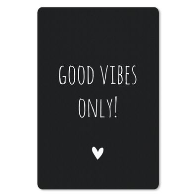 Mauspad - Englisch Zitat "Good vibes nur" mit einem Herz auf einem schwarzen Hintergr