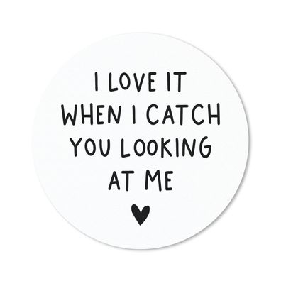 Mauspad - Englisches Zitat "I love it when I catch you looking at me" auf weißem Hint