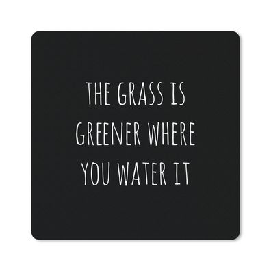 Mauspad - Englisches Zitat "The grass is greener where you water it" vor schwarzem Hi