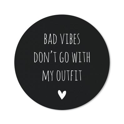 Mauspad - Englisches Zitat "Bad vibes don't go with my outfit" mit einem Herz auf sch