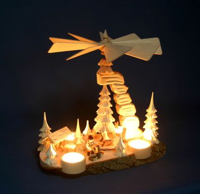 Teelicht Pyramide von Hand geschnitzt Waldmotiv Erzgebirge Schnitzerei Fachhandel