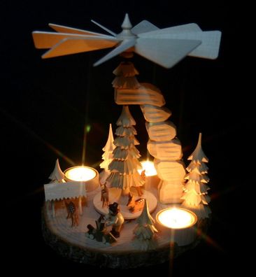 Teelicht Pyramide von Hand geschnitzt Wildmotiv Erzgebirge Schnitzerei Fachhandel
