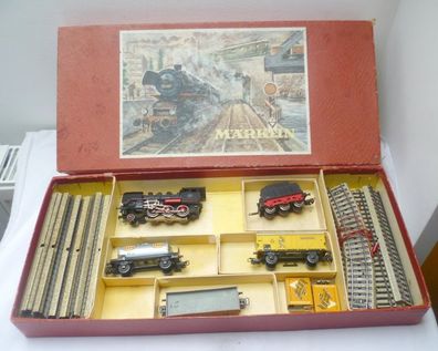Original Karton mit Märklin Dampflokomotive + 3 Hänger und Schienen (100357)