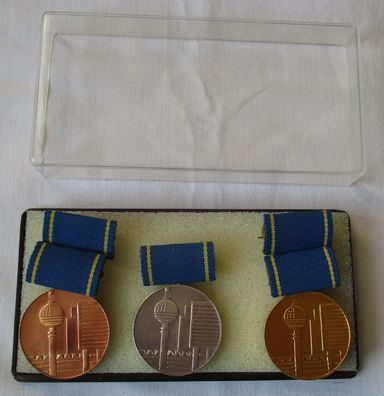 3 x DDR Medaillen für Leistungen im Bauwesen Gold Silber Bronze (108733)
