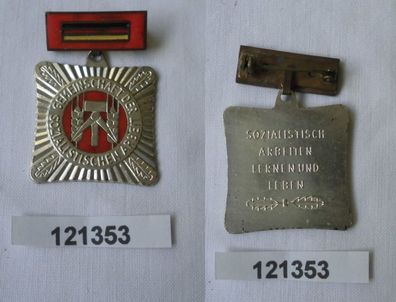 DDR Abzeichen Orden Gemeinschaft der sozialistischen Arbeit Ehrentitel (121353)