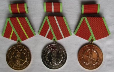 DDR Verdienstmedaille der Grenztruppen in Bronze, Silber & Gold im Etui (113540)