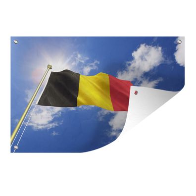 Gartenposter - Die Flagge Belgiens weht am Himmel - 120x80 cm - Gartendeko