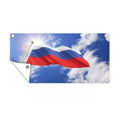 Gartenposter - Die Flagge Russlands weht am Himmel - 160x80 cm - Gartendeko