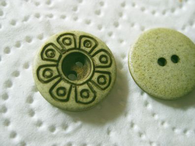 1Kunststoffknopf Knöpfe helles oliv mit Muster 17x3mm 2 Loch Nr. 4055