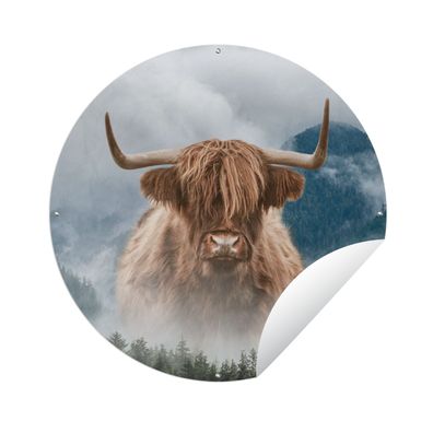 Gartenposter Rund - Schottisches Hochlandrind - Nebel - Berg - Ø 120 cm - Gartendeko