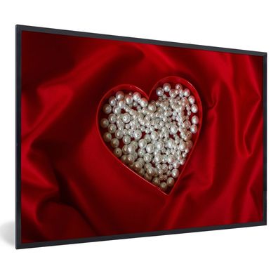 Poster - 120x80 cm - Perlen in Herzform auf Seide Hintergrund