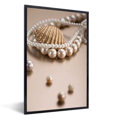 Poster - 60x90 cm - Nahaufnahme einer Perlenkette