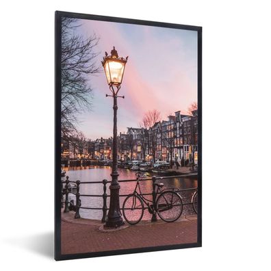 Poster - 60x90 cm - Amsterdam in der Dämmerung