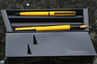 Diplomat Schreibset; gelb, Füller mit M-Feder, Kuli Großraummine, OVP