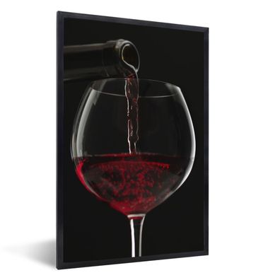 Poster - 60x90 cm - Bild von Rotwein in Weinglas gegossen