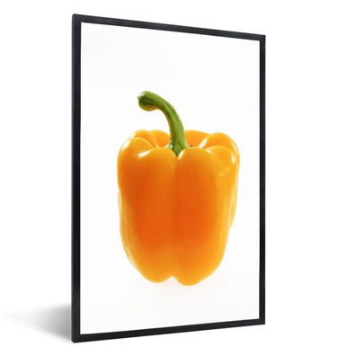 Poster - 40x60 cm - Nahaufnahme einer gelben Paprika vor weißem Hintergrund