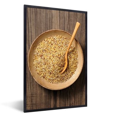 Poster - 40x60 cm - Eine rustikale Holzschale mit Quinoa und Holzlöffel