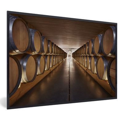 Poster - 60x40 cm - Blick auf eine lange Reihe von Weinfässern in einem