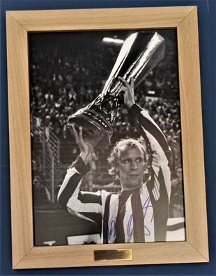 Berti Vogts Borussia Mönchengladbach UEFA Pokalsieger 1975 und 1979 Original Sig