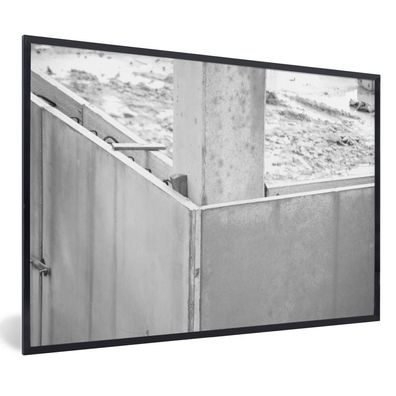 Poster - 60x40 cm - Betonstruktur auf einer Baustelle - schwarz und weiß