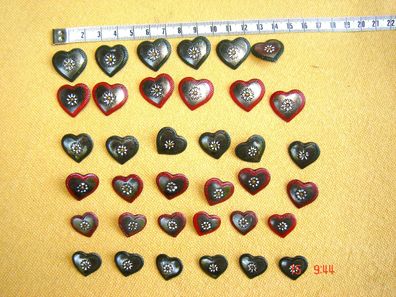 Konvolut 36 Stück Trachtenknöpfe Herz handbemalt rot und grün in 3 Größen
