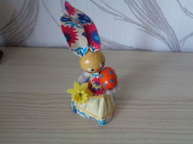 Sebnitzer Pappe- Hasenfrau mit Blume-Unterteil Pappe