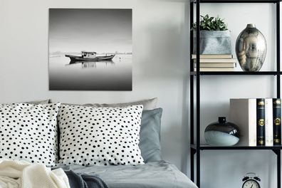 Leinwandbilder - 50x50 cm - Verlassenes Boot im Wasser schwarz und weiß