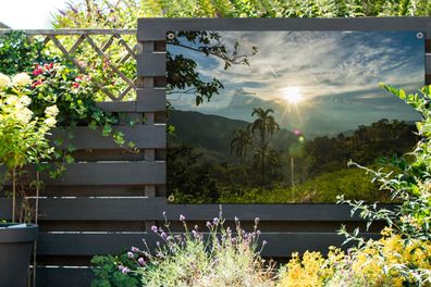 Gartenposter - 120x80 cm - Glühende Sonne strahlt auf Perus dichte Regenwälder