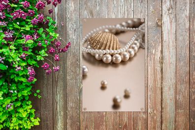 Gartenposter - 60x90 cm - Nahaufnahme einer Perlenkette (Gr. 60x90 cm)