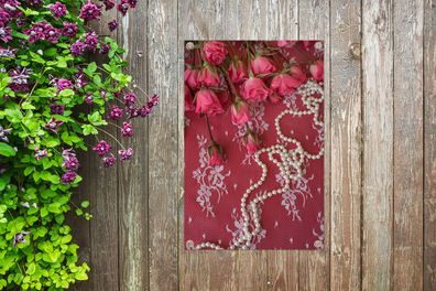 Gartenposter - 60x90 cm - Perlenketten entlang Bouquet mit rosa Rosen (Gr. 60x90 cm)