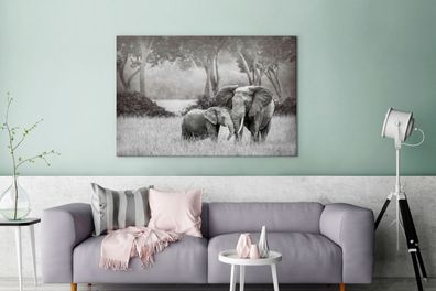 Leinwandbilder - 140x90 cm - Baby-Elefant mit ihrer Mutter in schwarz und weiß