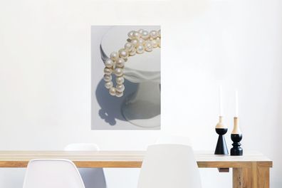 Glasbilder - 60x90 cm - Perlenkette auf weißem Sockel (Gr. 60x90 cm)