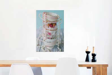 Leinwandbilder - 40x60 cm - Gestapelte Teetassen mit Perlenketten (Gr. 40x60 cm)