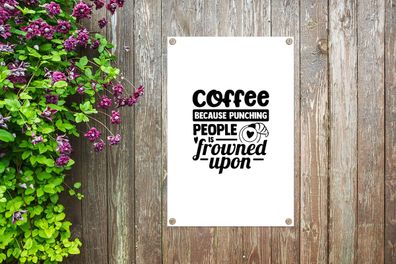 Gartenposter - 40x60 cm - Kaffee, weil es verpönt ist, Leute zu schlagen - Zitate - S